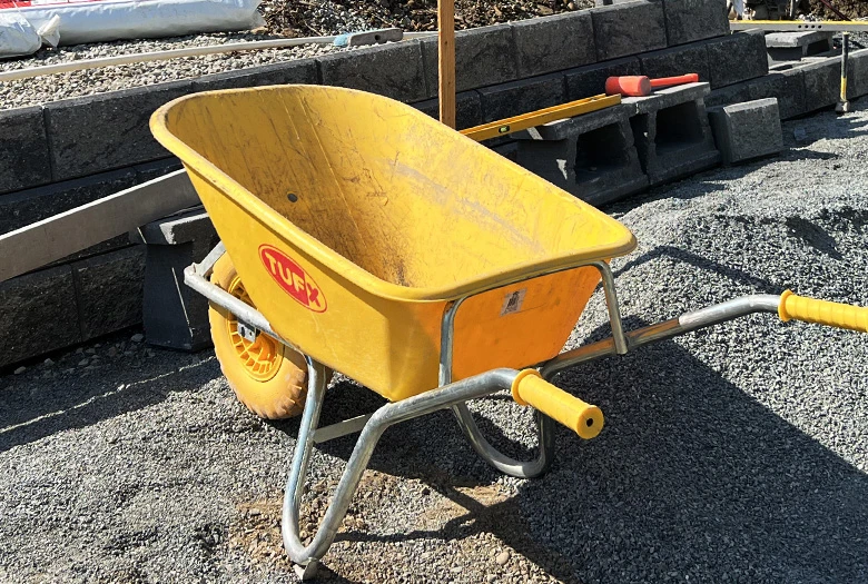 Large Sheelbarrow  Outdoor Toughness