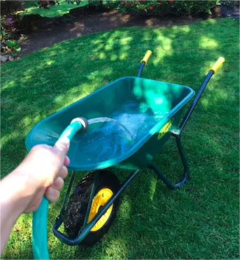 Gardening Made Easy: How Plastic Tray Wheelbarrows Simplify Outdoor Tasks